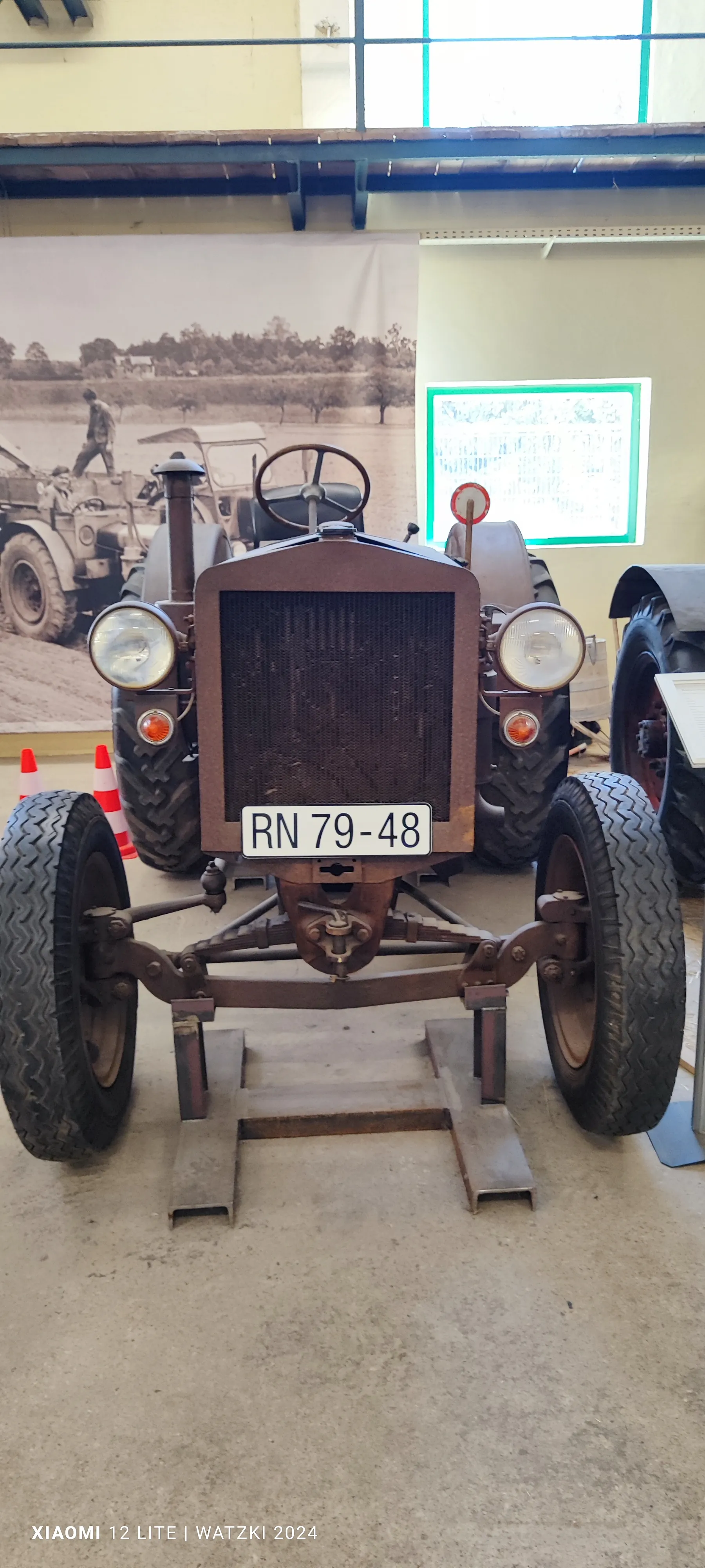 ./HeimatJubi/9_Heimatverein Vippachedelhausen im Klosmuseum_Fahrzeuge_1 2025_ergebnis.webp